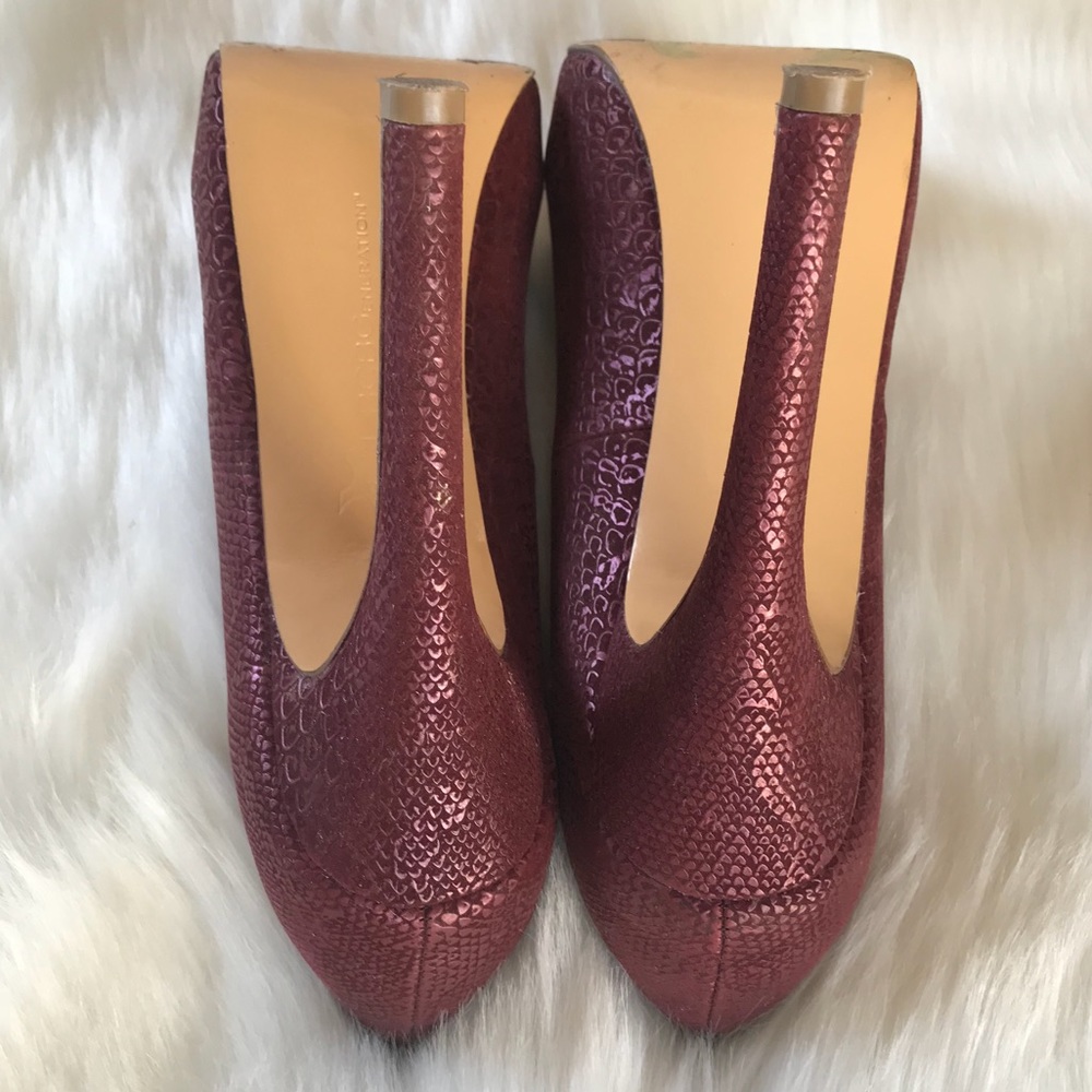 Bcbgeneration Dixie Snakeprint Heels In Maroon Bu… - image 6
